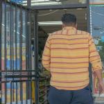 Aš negaliu patikėti!" Šiaurės Karolinos vyras apkabina pardavėją po to, kai laimėjo 2 milijonų dolerių prizą