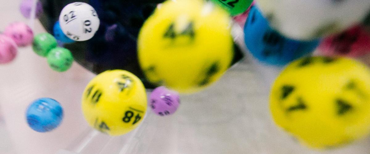 Iovos vyras, laimėjęs milijoną dolerių Powerball loterijoje, nusprendė apsitvirtinti atlikdamas namų ruošos darbus