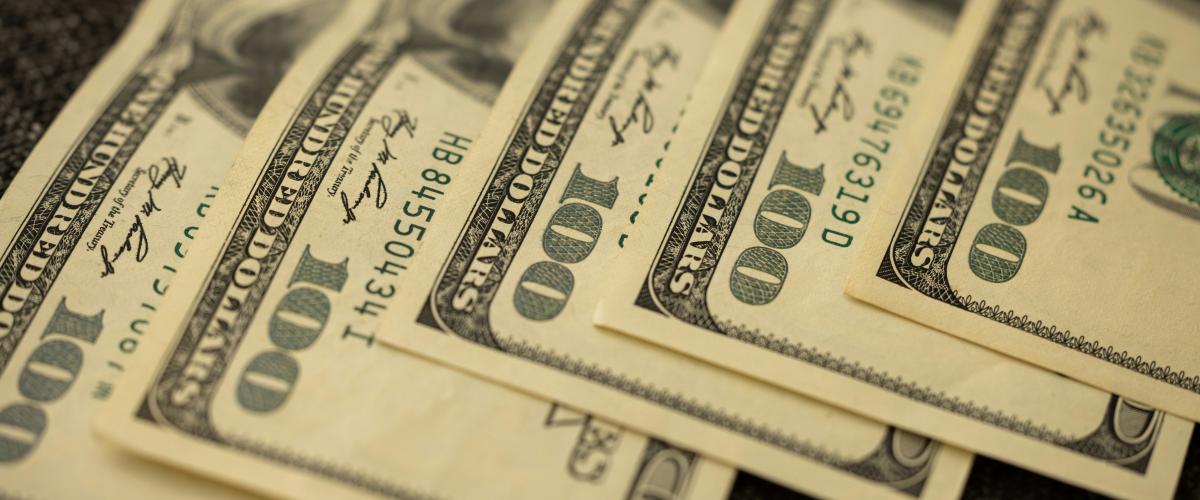 Moteris iš Massachusetts klaidingai manyjo laimėjusi 10 tūkst. dolerių, tačiau turėjo keliauti į kitą loterijos biurą dėl 1 mln. dolerių čekio