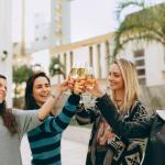 Dvi draugės iš Ilinojaus įrodo kritikams, kad laimėjo 350 000 dolerių „Lucky Day Lotto“ loterijoje