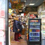 New Yorko vyras iš paprastos prekių perkaus tampa 3 milijonų dolerių loterijos laimėtoju