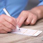 Pensininkas iš Šiaurės Karolinos, dešimt metų žaidęs kiekvieną loterijos žaidimą, laimėjo 2 mln. dolerių Powerball prizą